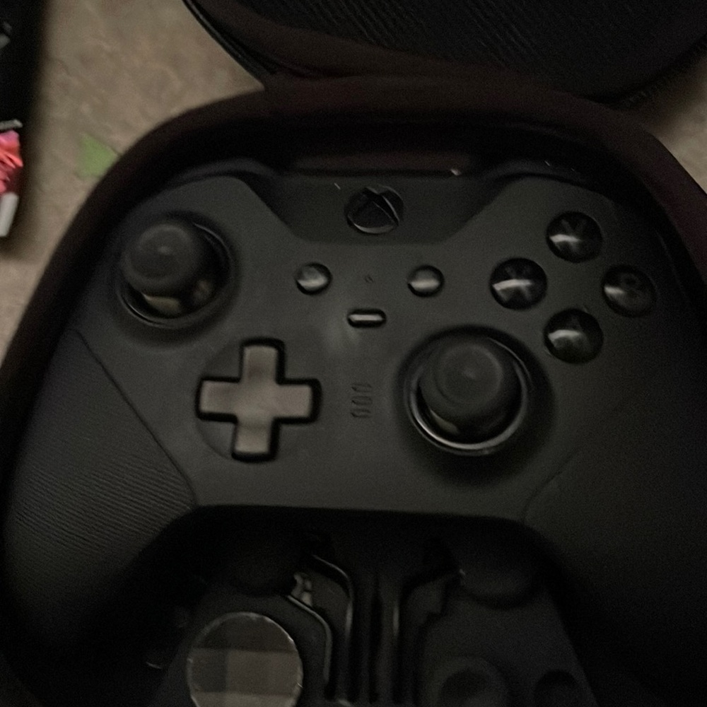 Comes with paddles everything also everything works perfectly